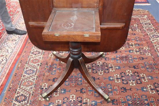 A George III mahogany and ebony strung tilt top breakfast table 143cm